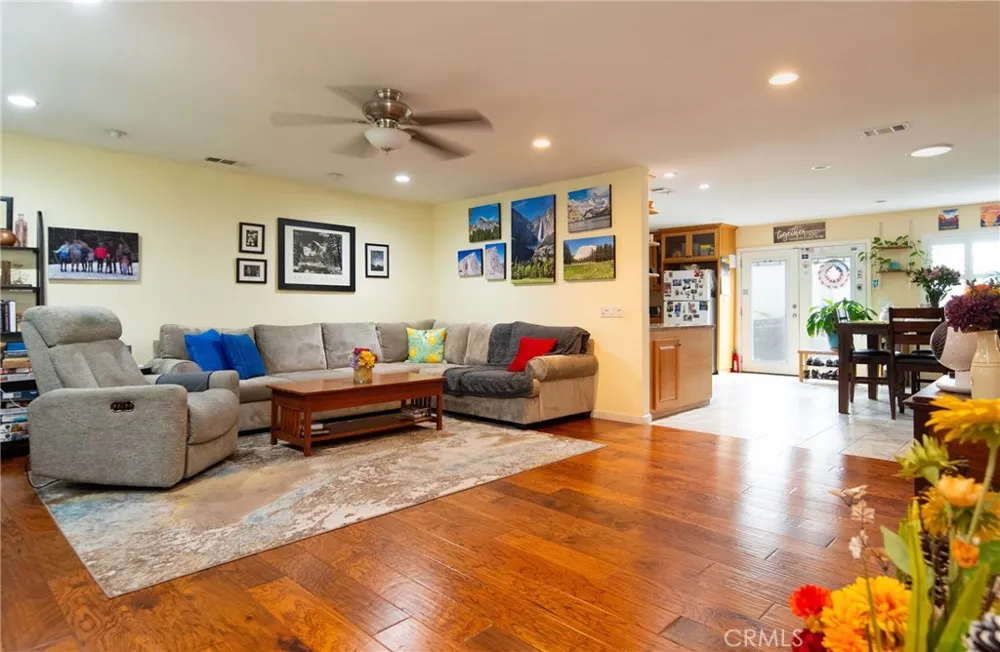 11926 Rives Avenue Downey, CA 90242