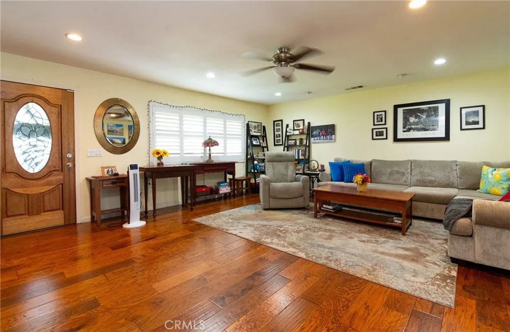 11926 Rives Avenue Downey, CA 90242