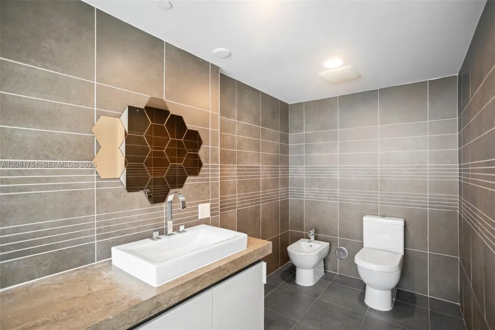 2155 Washington Ct #601 Miami Beach, FL 33139