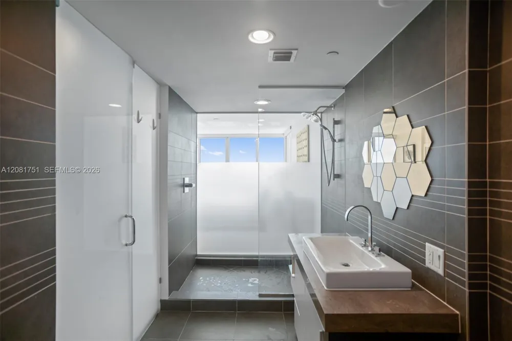 2155 Washington Ct #601 Miami Beach, FL 33139