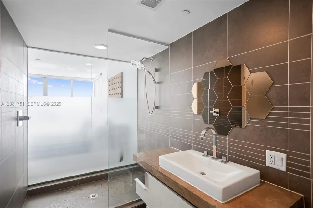 2155 Washington Ct #601 Miami Beach, FL 33139