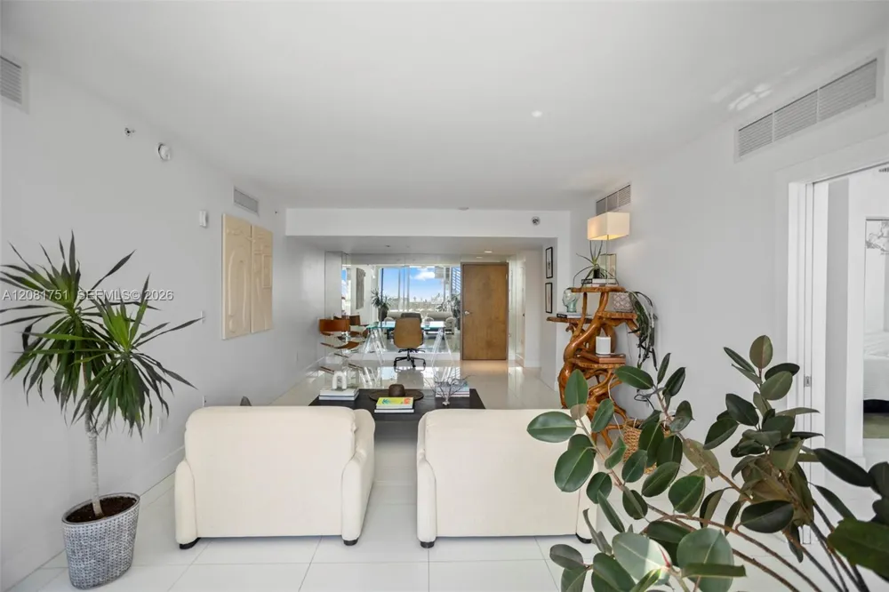 2155 Washington Ct #601 Miami Beach, FL 33139