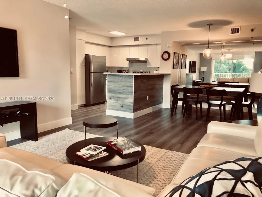 19999 E COUNTRY CLUB DR #1401 Aventura, FL 33180