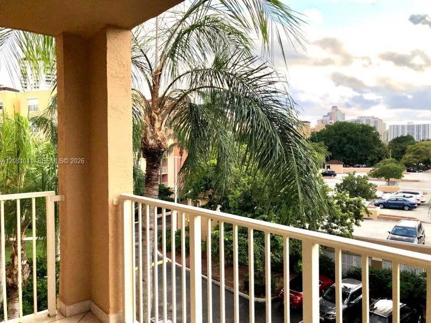 19999 E COUNTRY CLUB DR #1401 Aventura, FL 33180