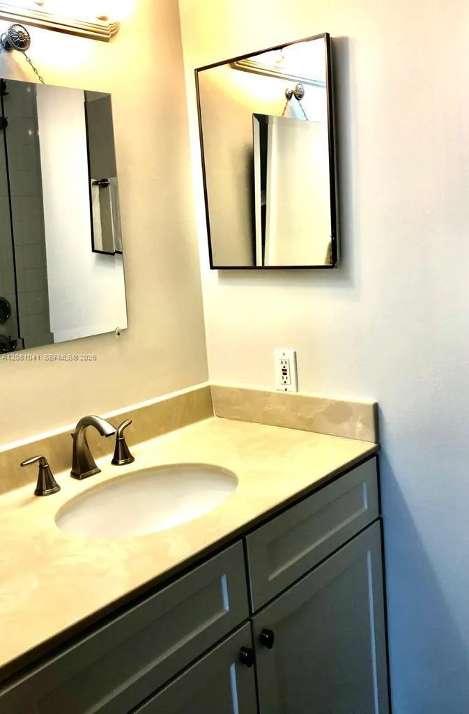 19999 E COUNTRY CLUB DR #1401 Aventura, FL 33180