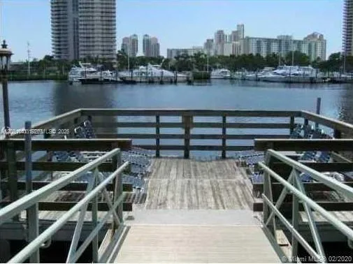 19999 E COUNTRY CLUB DR #1401 Aventura, FL 33180