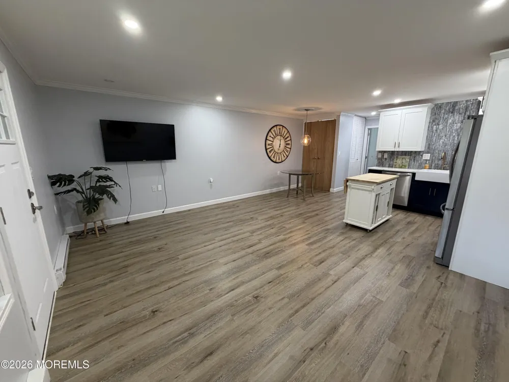 533 Dartmoor Court Lakewood, NJ 08701