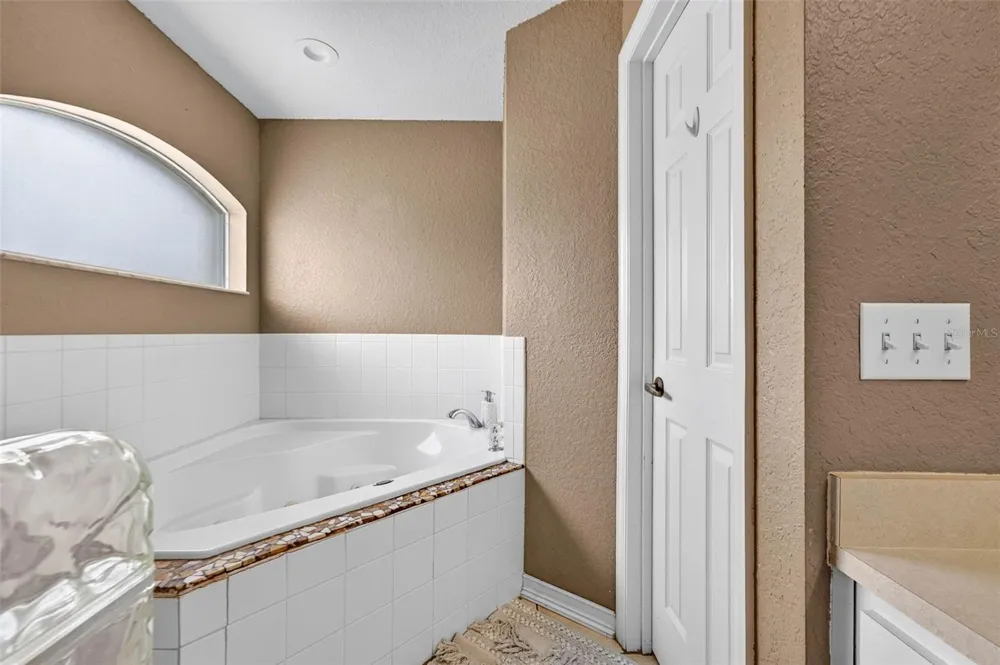 7524 JESSAMINE DRIVE Lakeland, FL 33810