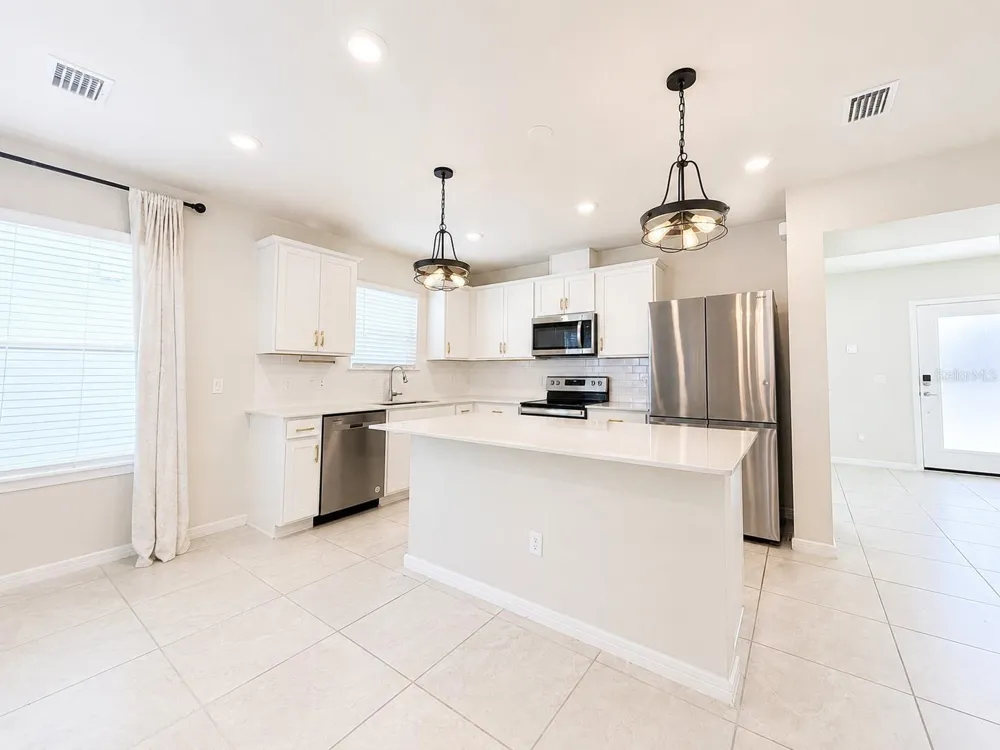 2092 CROSS PRAIRIE PARKWAY Kissimmee, FL 34744