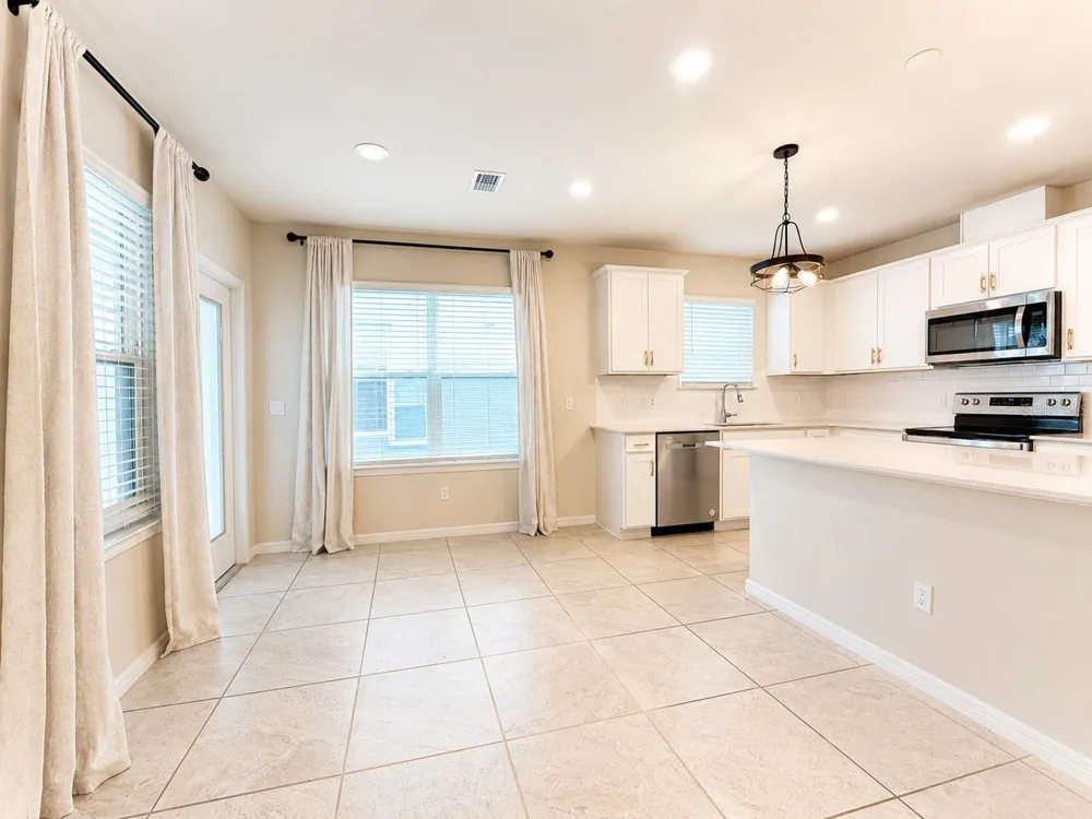 2092 CROSS PRAIRIE PARKWAY Kissimmee, FL 34744