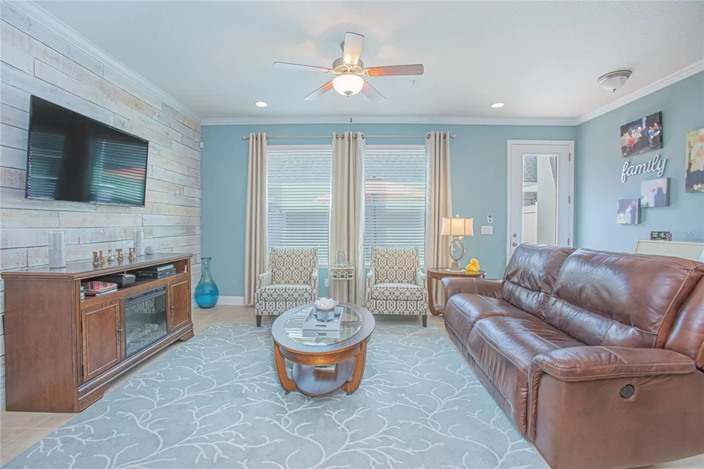 10520 BURROWS STREET Orlando, FL 32832