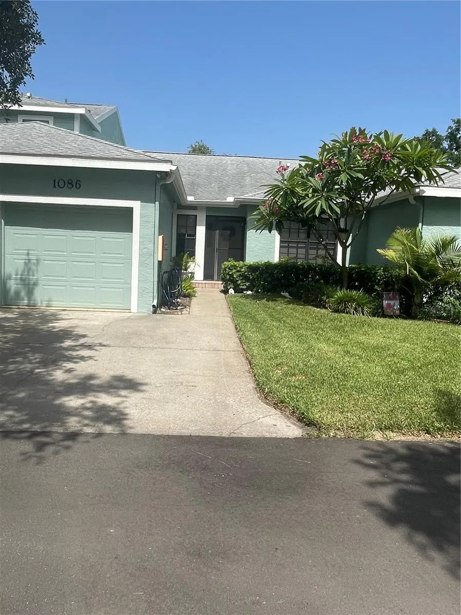 1086 SANABEL COURT NE St Petersburg, FL 33702
