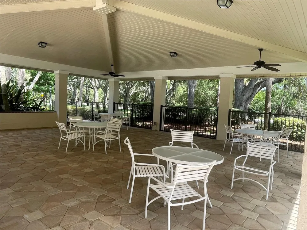 1086 SANABEL COURT NE St Petersburg, FL 33702