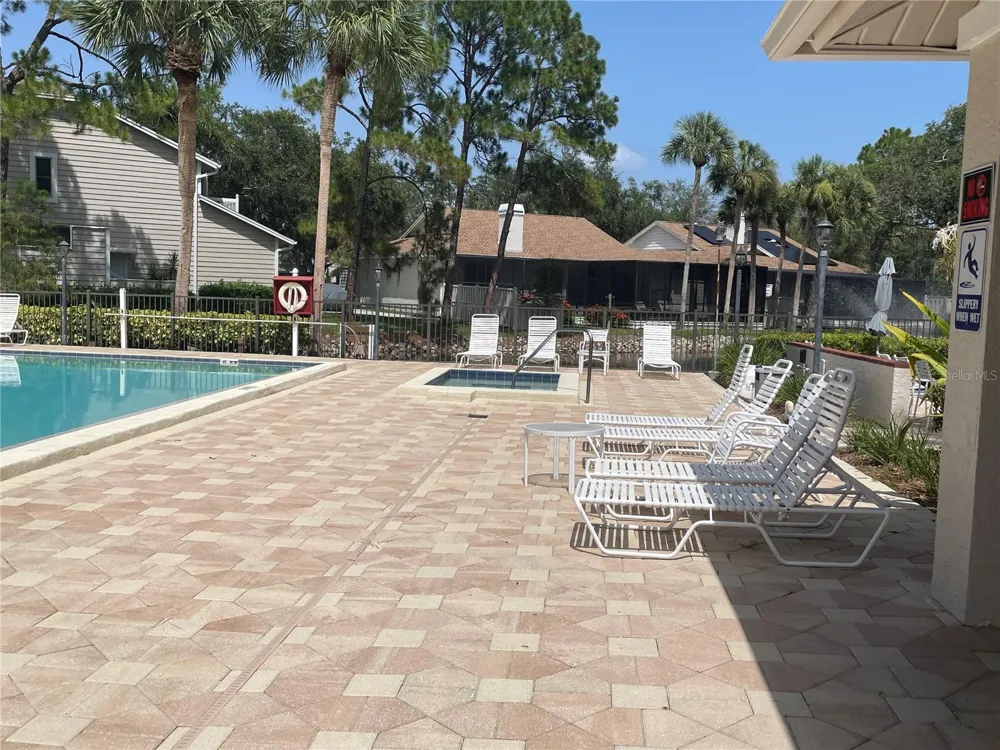 1086 SANABEL COURT NE St Petersburg, FL 33702