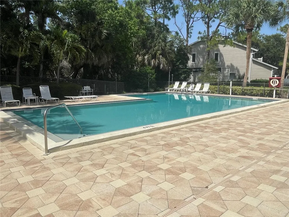 1086 SANABEL COURT NE St Petersburg, FL 33702