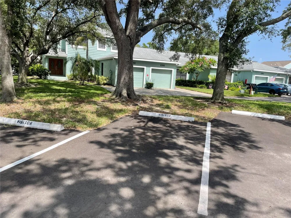 1086 SANABEL COURT NE St Petersburg, FL 33702