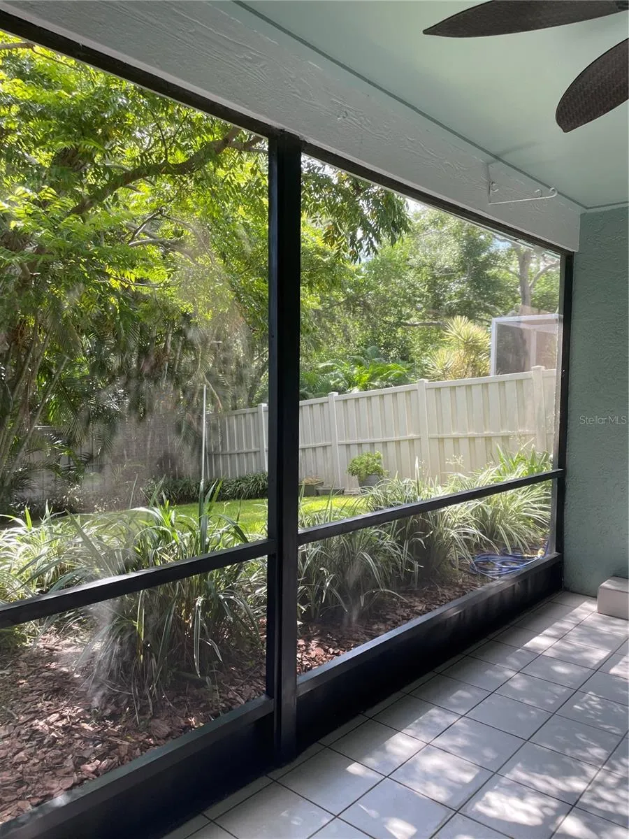 1086 SANABEL COURT NE St Petersburg, FL 33702