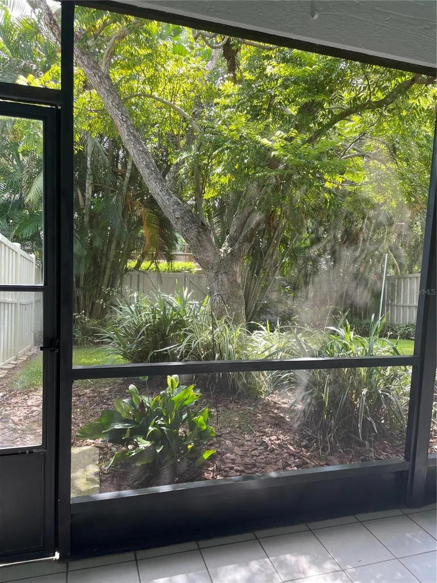 1086 SANABEL COURT NE St Petersburg, FL 33702