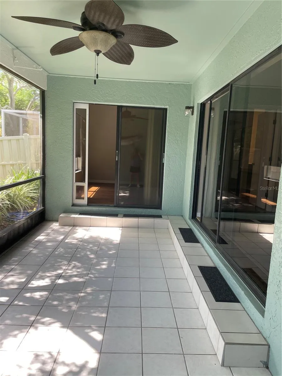 1086 SANABEL COURT NE St Petersburg, FL 33702