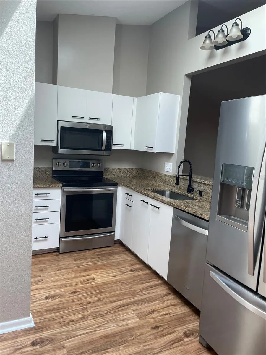 1086 SANABEL COURT NE St Petersburg, FL 33702