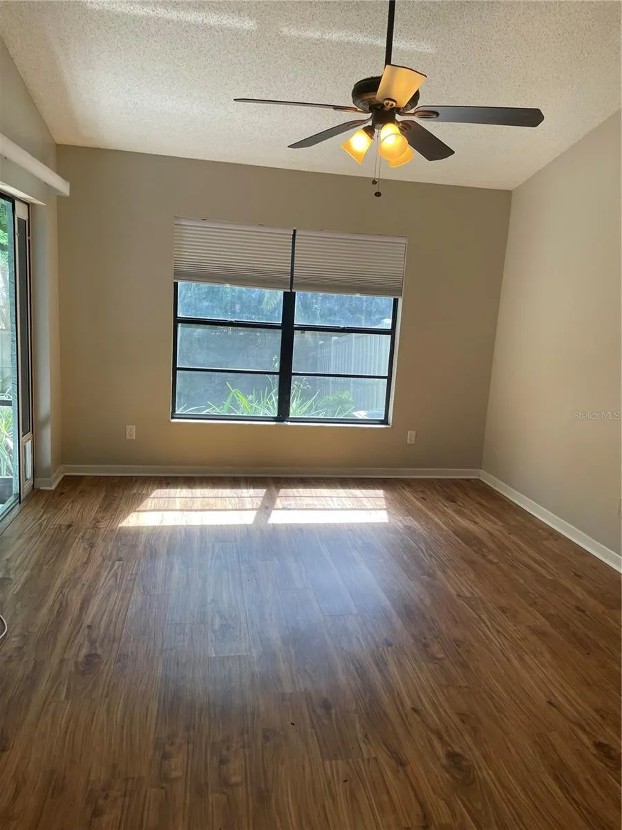 1086 SANABEL COURT NE St Petersburg, FL 33702