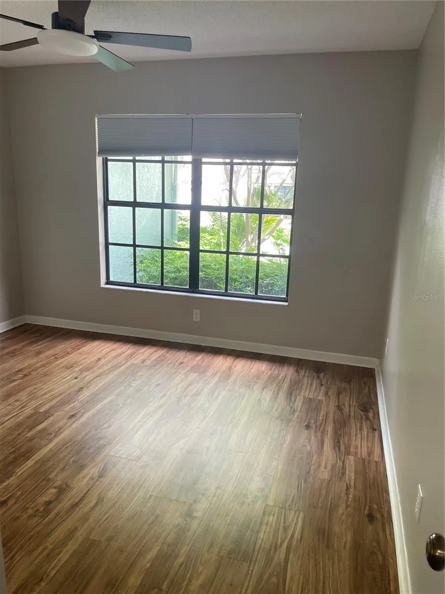 1086 SANABEL COURT NE St Petersburg, FL 33702