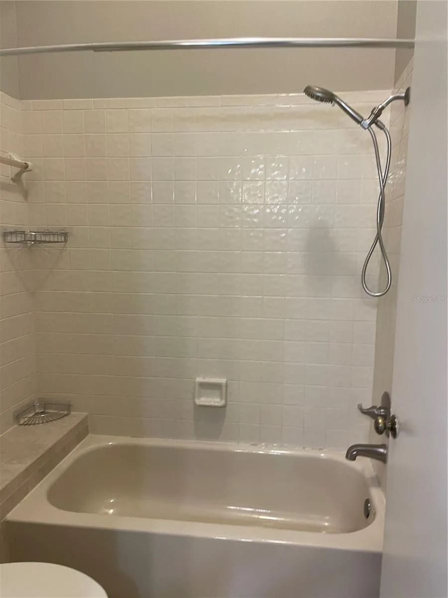 1086 SANABEL COURT NE St Petersburg, FL 33702