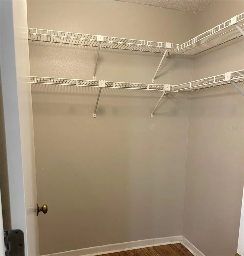1086 SANABEL COURT NE St Petersburg, FL 33702