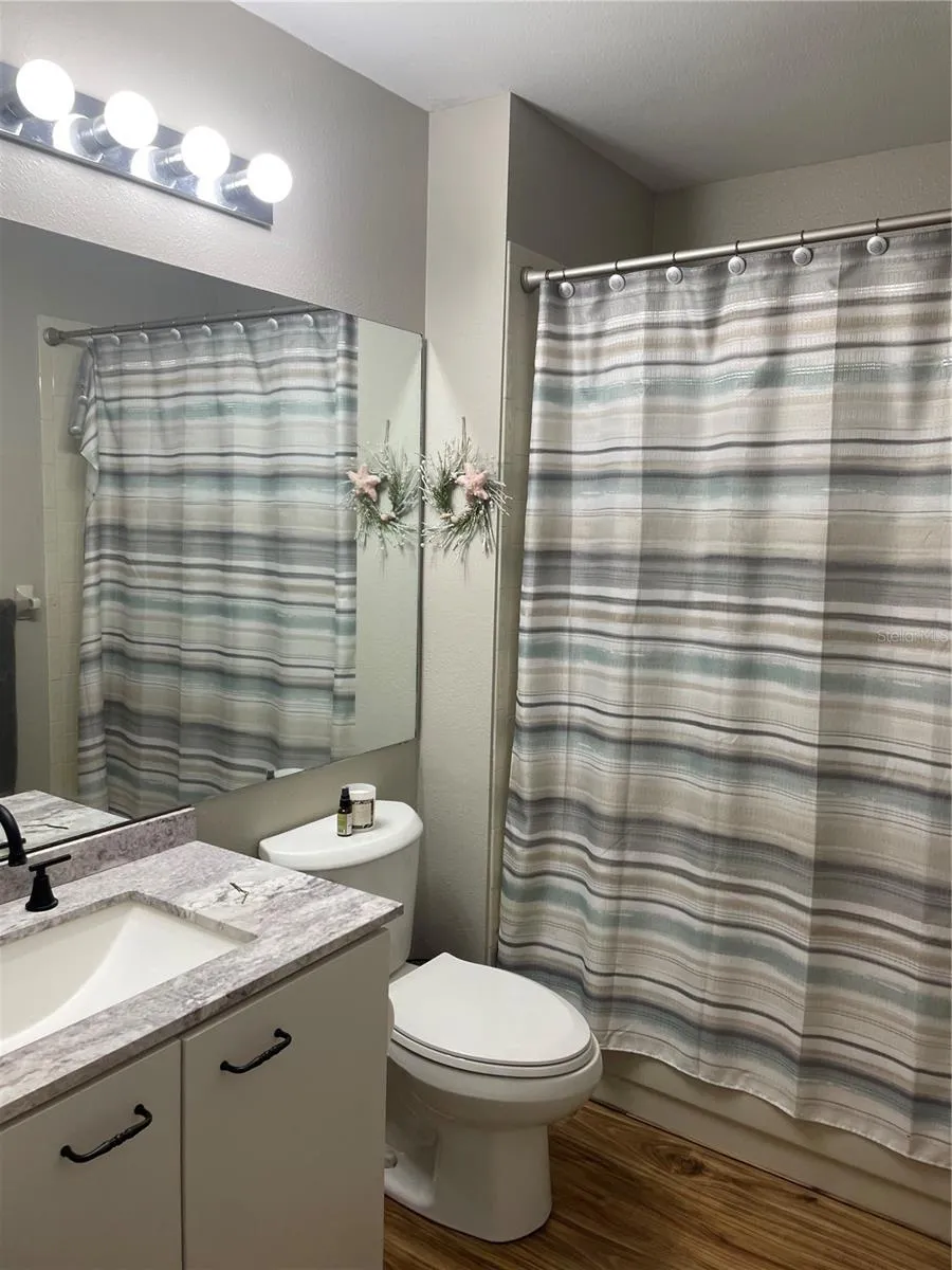 1086 SANABEL COURT NE St Petersburg, FL 33702
