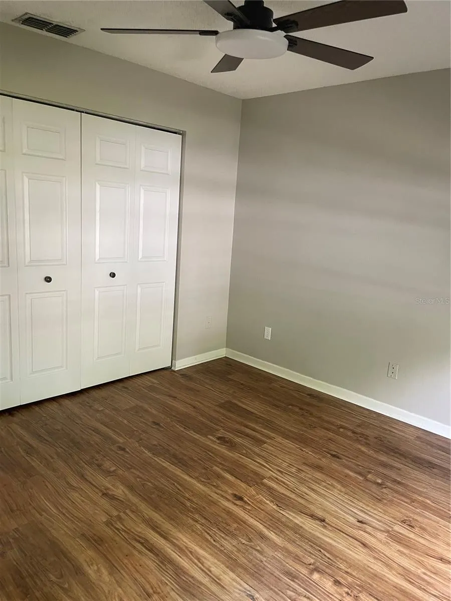 1086 SANABEL COURT NE St Petersburg, FL 33702