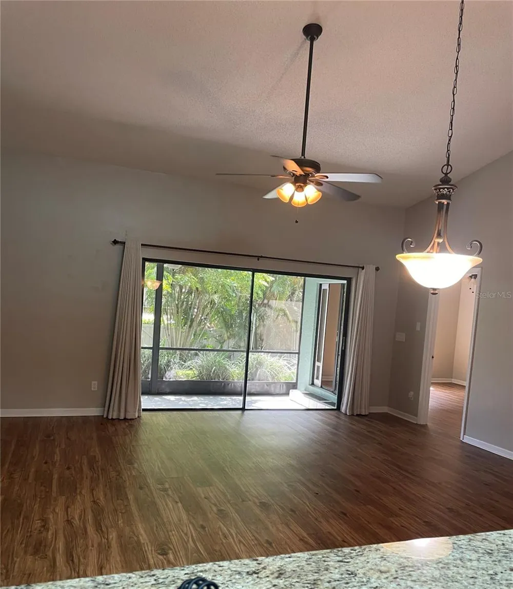 1086 SANABEL COURT NE St Petersburg, FL 33702