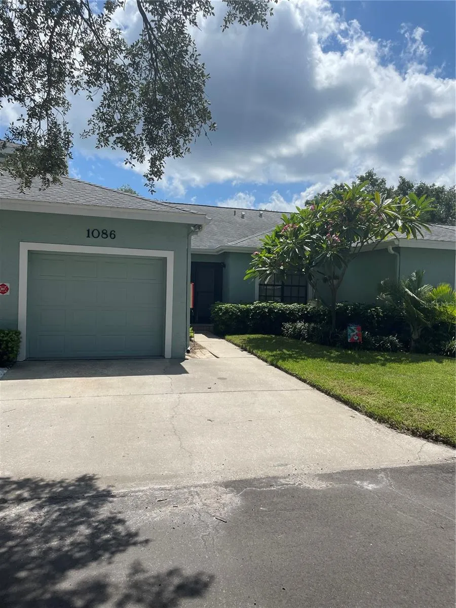 1086 SANABEL COURT NE St Petersburg, FL 33702