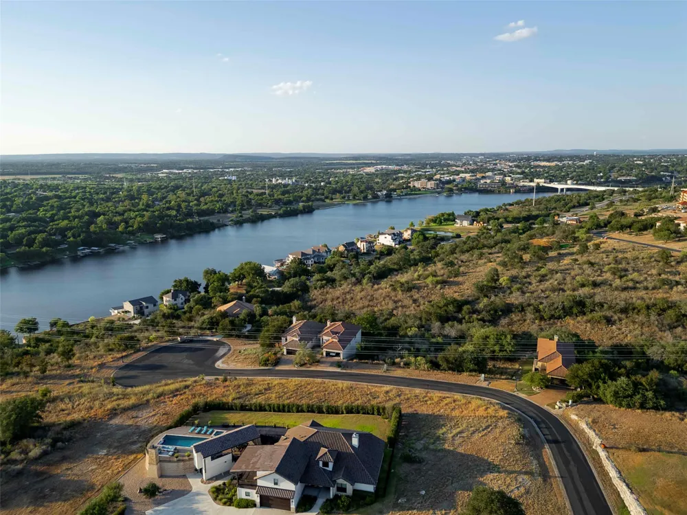 4 Bendito Way Drive Marble Falls, TX 78654