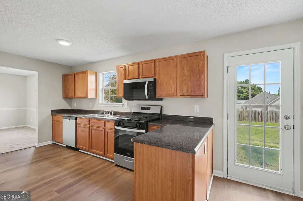 6182 Giles RD Lithonia, GA 30058