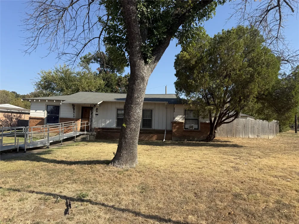5500 Purington Avenue Fort Worth, TX 76112