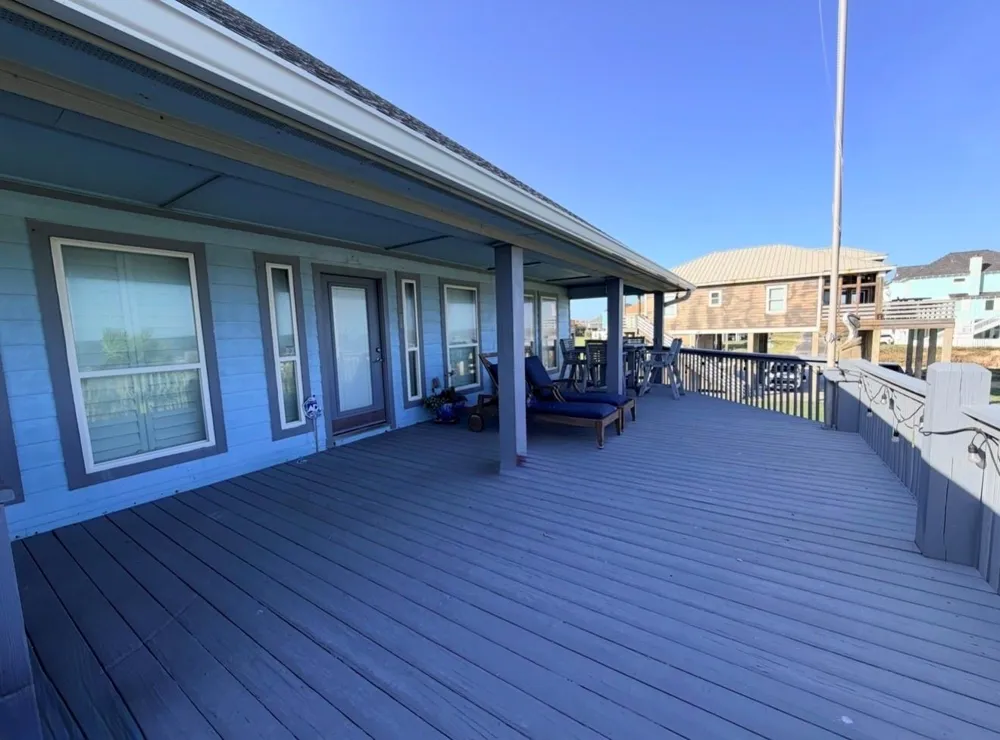 820 Brint Drive Crystal Beach, TX 77650