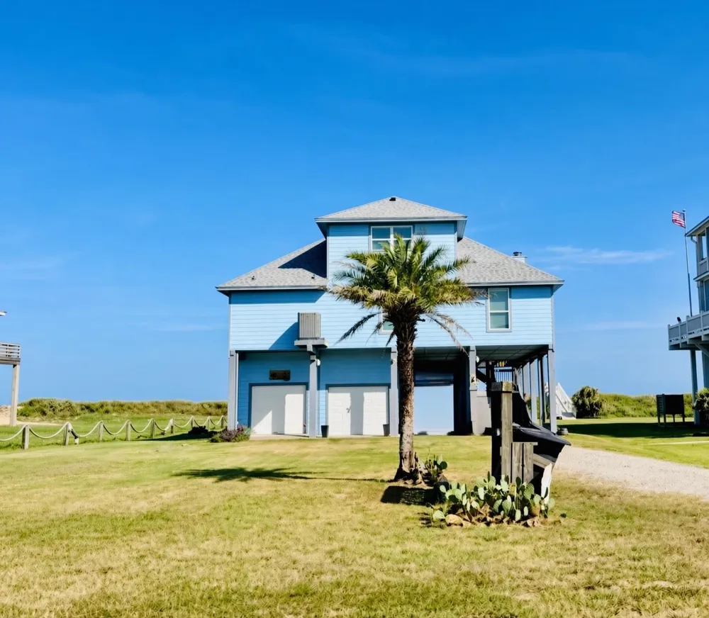 820 Brint Drive Crystal Beach, TX 77650