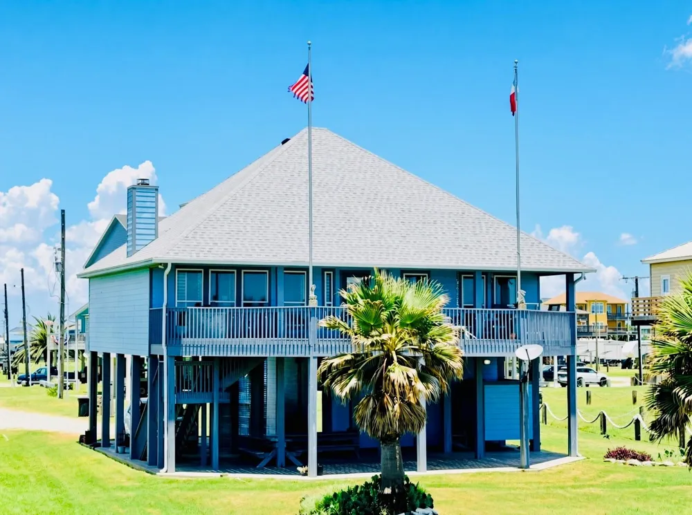 820 Brint Drive Crystal Beach, TX 77650