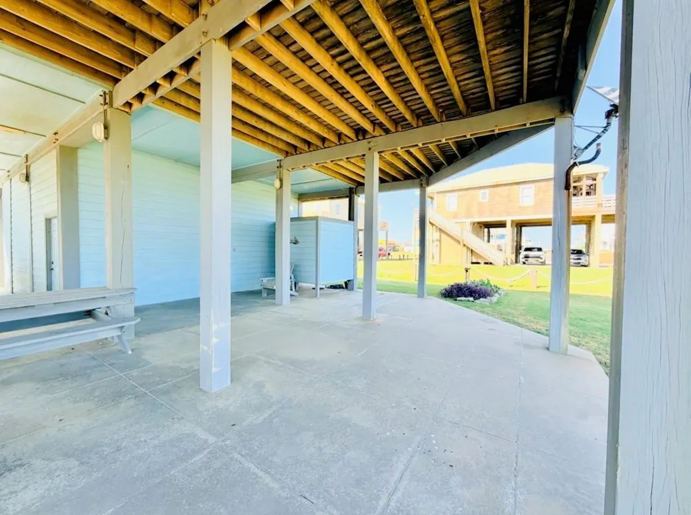 820 Brint Drive Crystal Beach, TX 77650