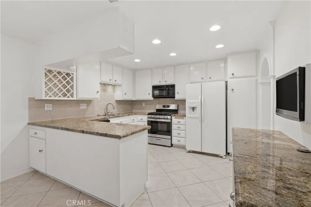 16939 Highfalls Canyon Country, CA 91387