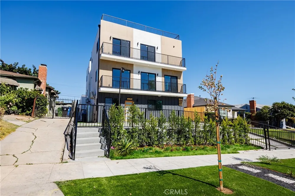 1330 S Longwood Avenue Los Angeles, CA 90019