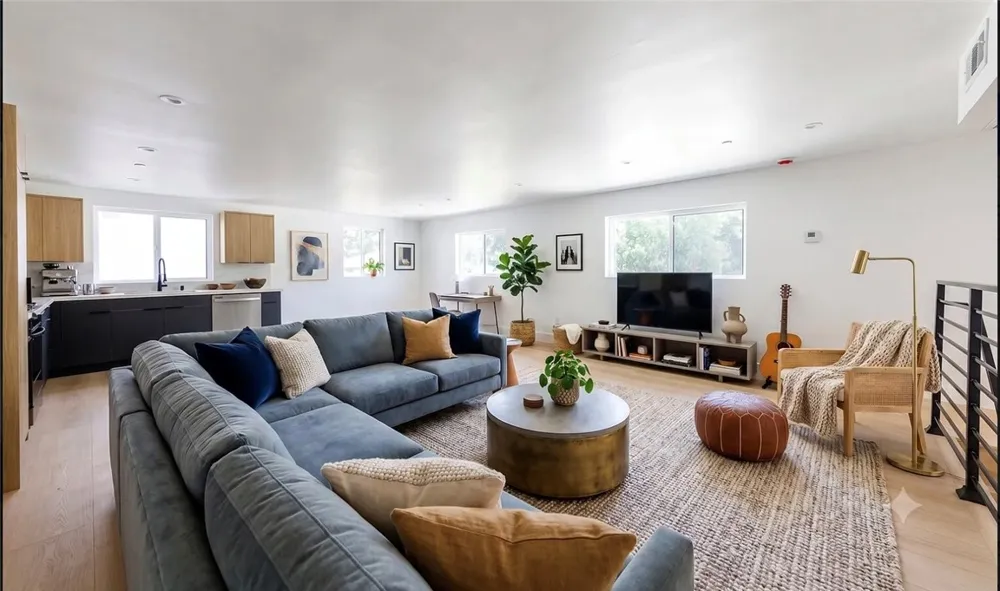 1330 S Longwood Avenue Los Angeles, CA 90019