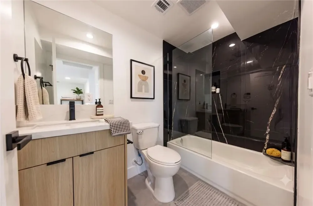 1330 S Longwood Avenue Los Angeles, CA 90019
