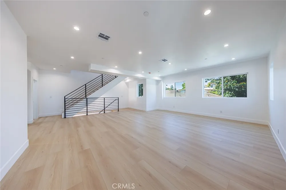 1330 S Longwood Avenue Los Angeles, CA 90019