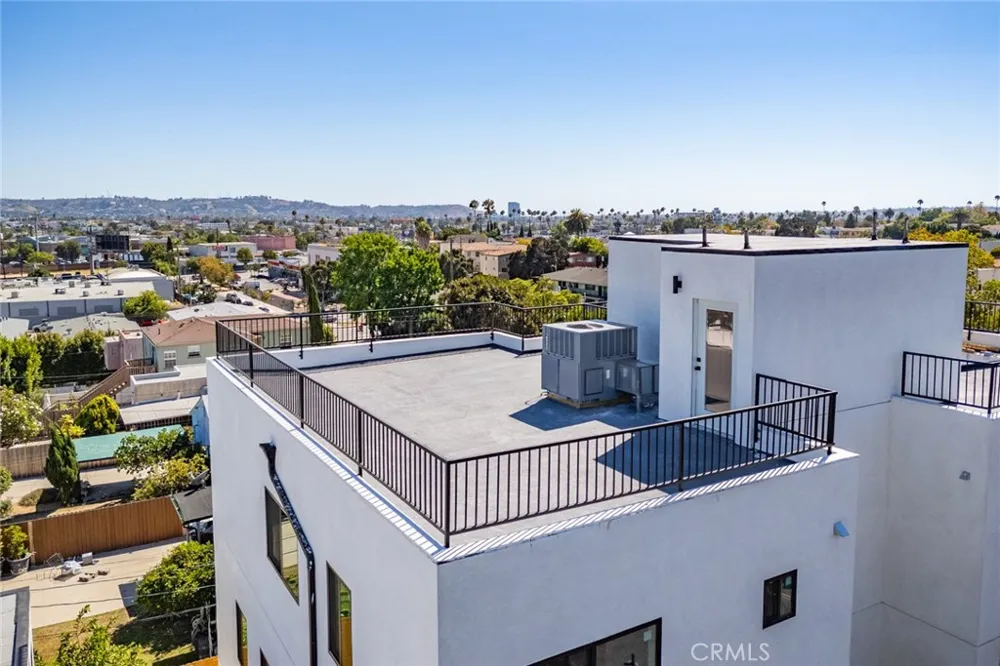 1330 S Longwood Avenue Los Angeles, CA 90019