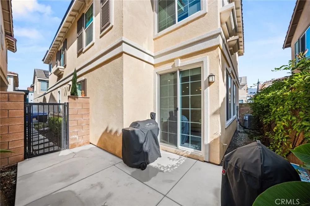 15147 Ridge #6 Fontana, CA 92336