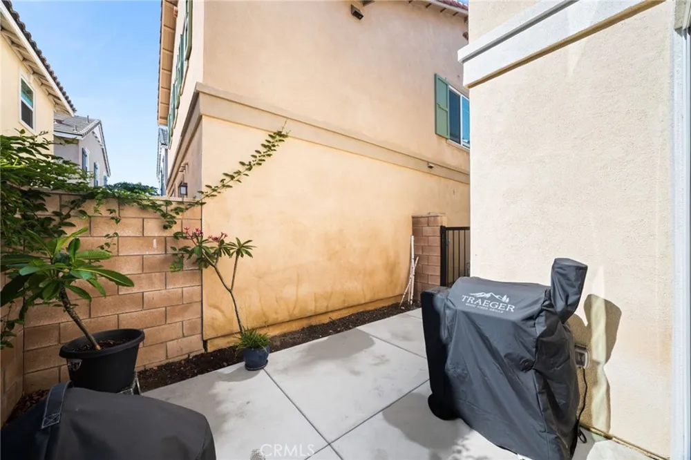 15147 Ridge #6 Fontana, CA 92336