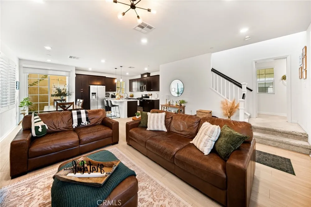 15147 Ridge #6 Fontana, CA 92336