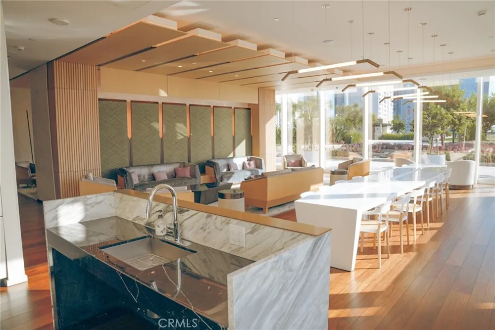 899 Francisco #1711 Los Angeles, CA 90017