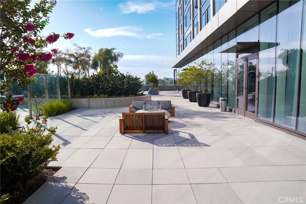 899 Francisco #1711 Los Angeles, CA 90017